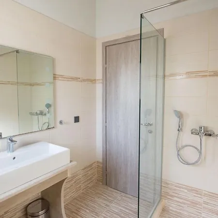 Erikousa Palace Double Bed & Breakfast